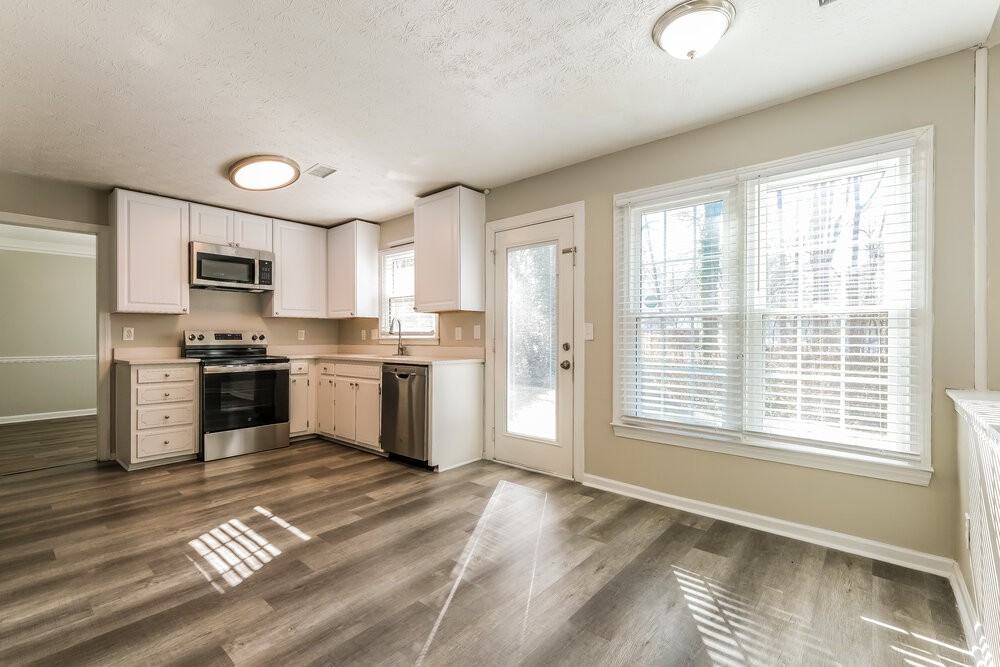 1070 Hunters Creek Ct - Photo 7 of 17