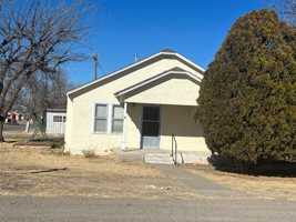 featured image of 730 W 17th Ln