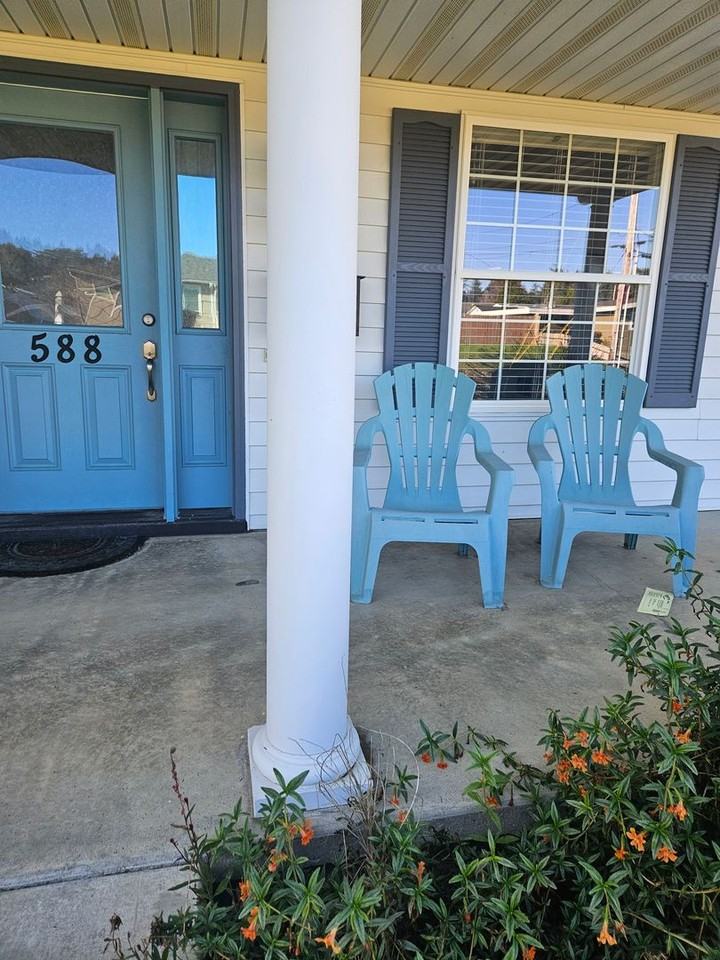 588 Madison St - Photo 2 of 33