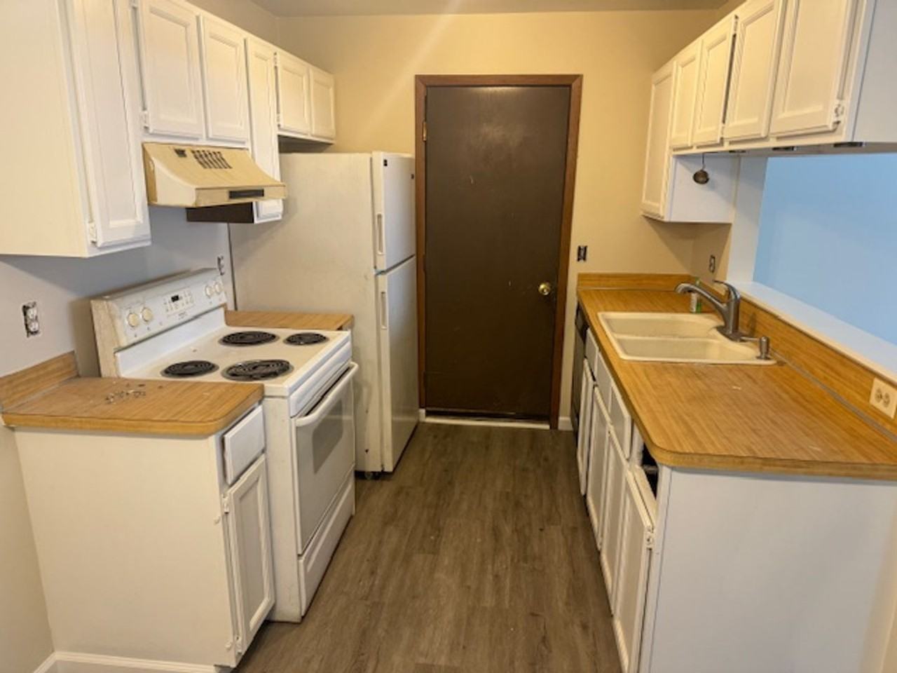 2673 Brookdale Ln - Photo 2 of 10