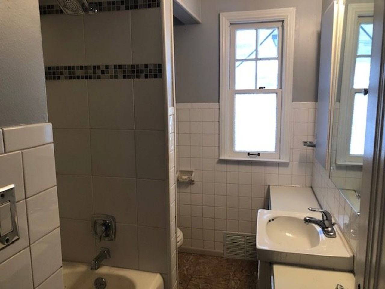 20644 Elkhart St - Photo 6 of 28