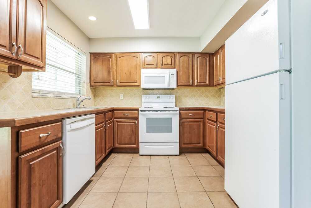 20094 Lorenzo Ave - Photo 7 of 16