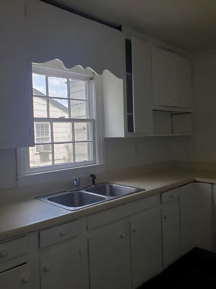 1134 N Jefferson St - Photo 2 of 24