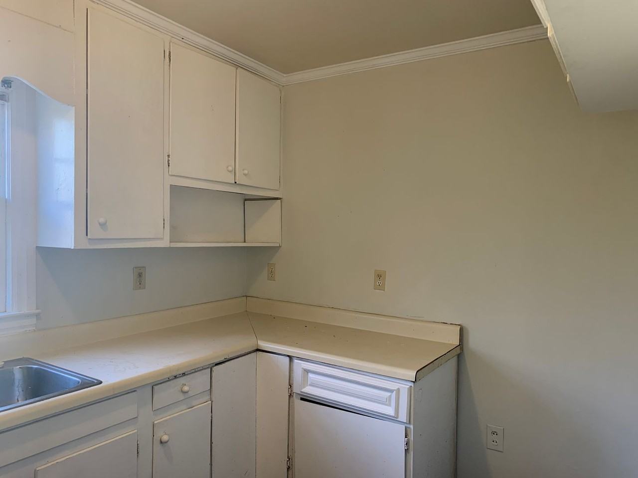 1134 N Jefferson St - Photo 3 of 24