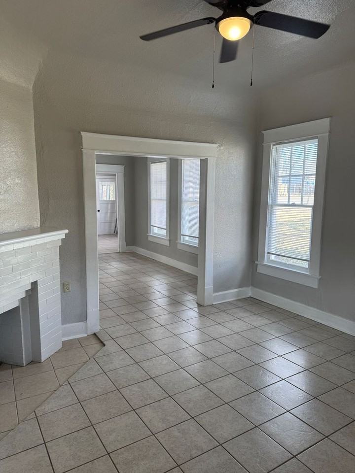 507 S Creek Ave - Photo 2 of 17