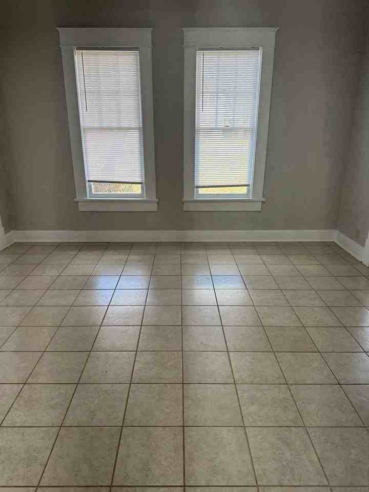 507 S Creek Ave - Photo 3 of 17