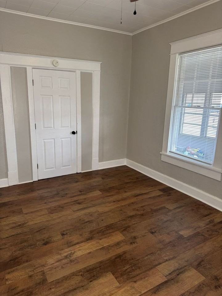 507 S Creek Ave - Photo 4 of 17