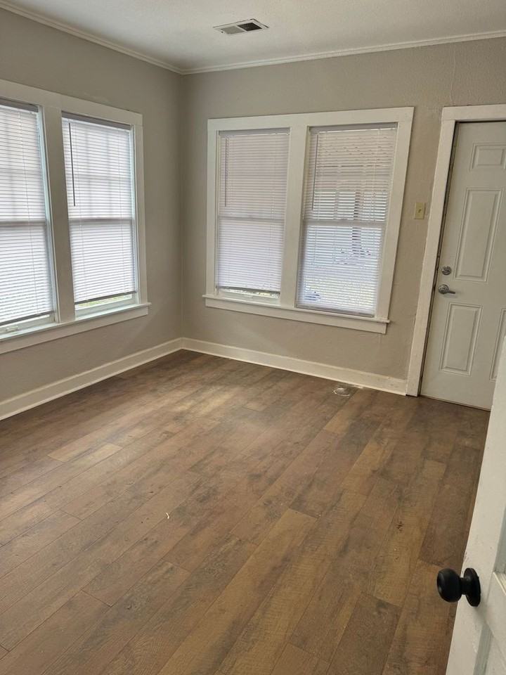 507 S Creek Ave - Photo 6 of 17