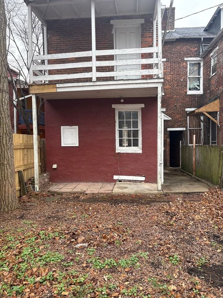 307 W King St - Photo 3 of 3