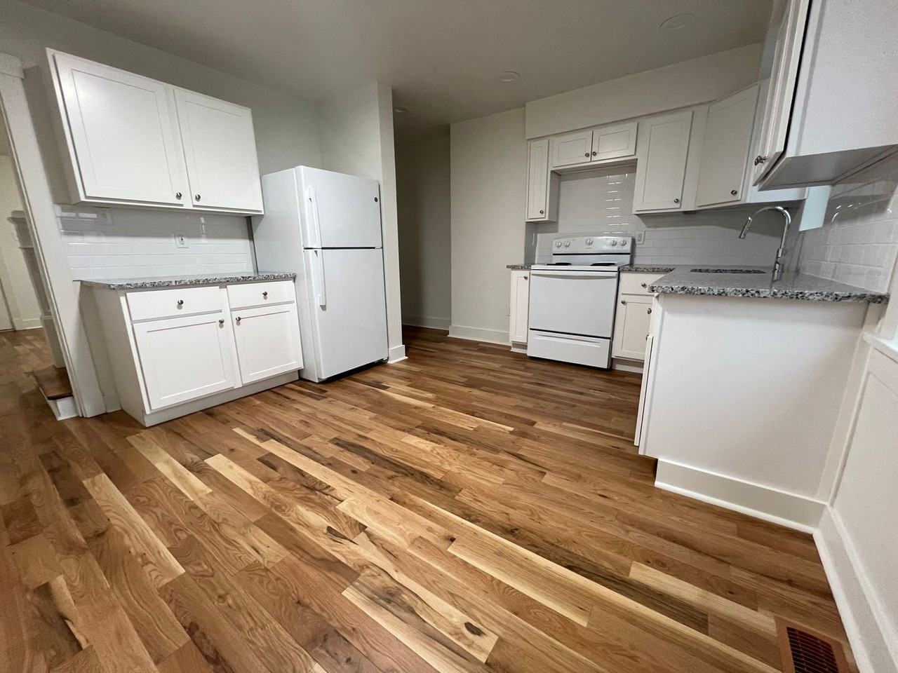 6730 Greenwood St - Photo 7 of 12