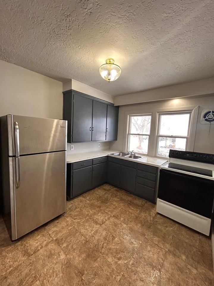 540 Congress Ave - Photo 3 of 9