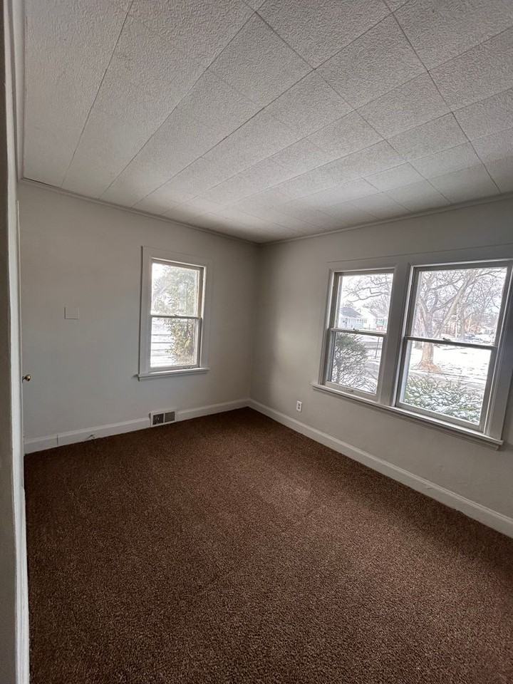 540 Congress Ave - Photo 6 of 9