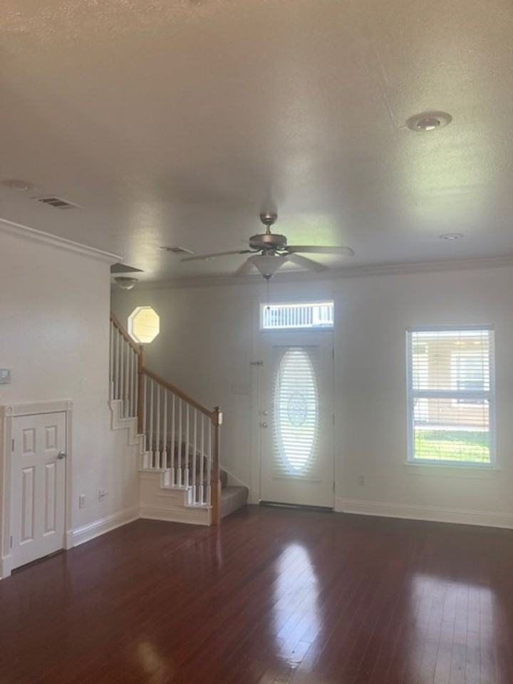 1304 Tropical Cv - Photo 3 of 13