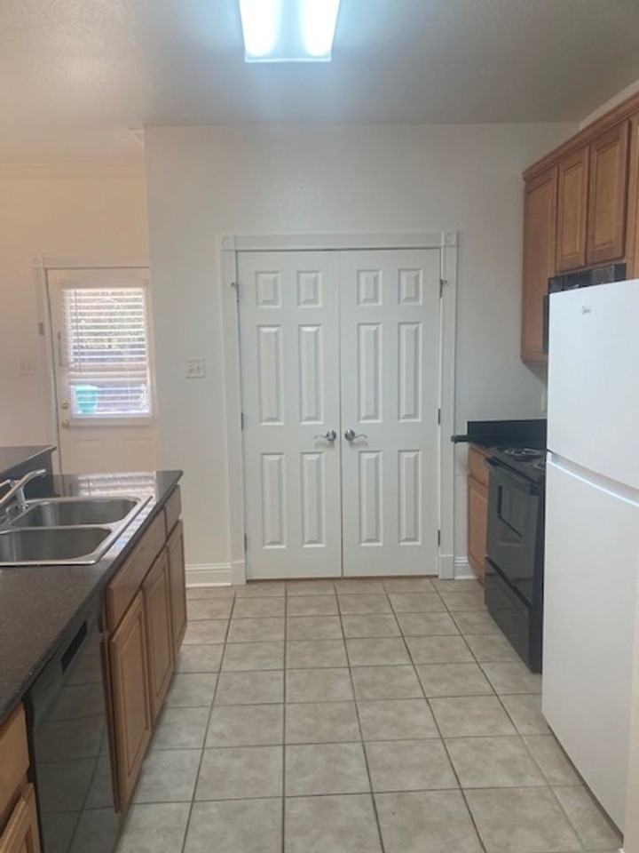 1304 Tropical Cv - Photo 5 of 13