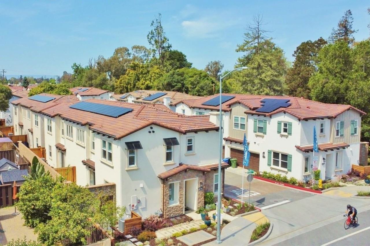 60 Aventura Cmn - Photo 2 of 27