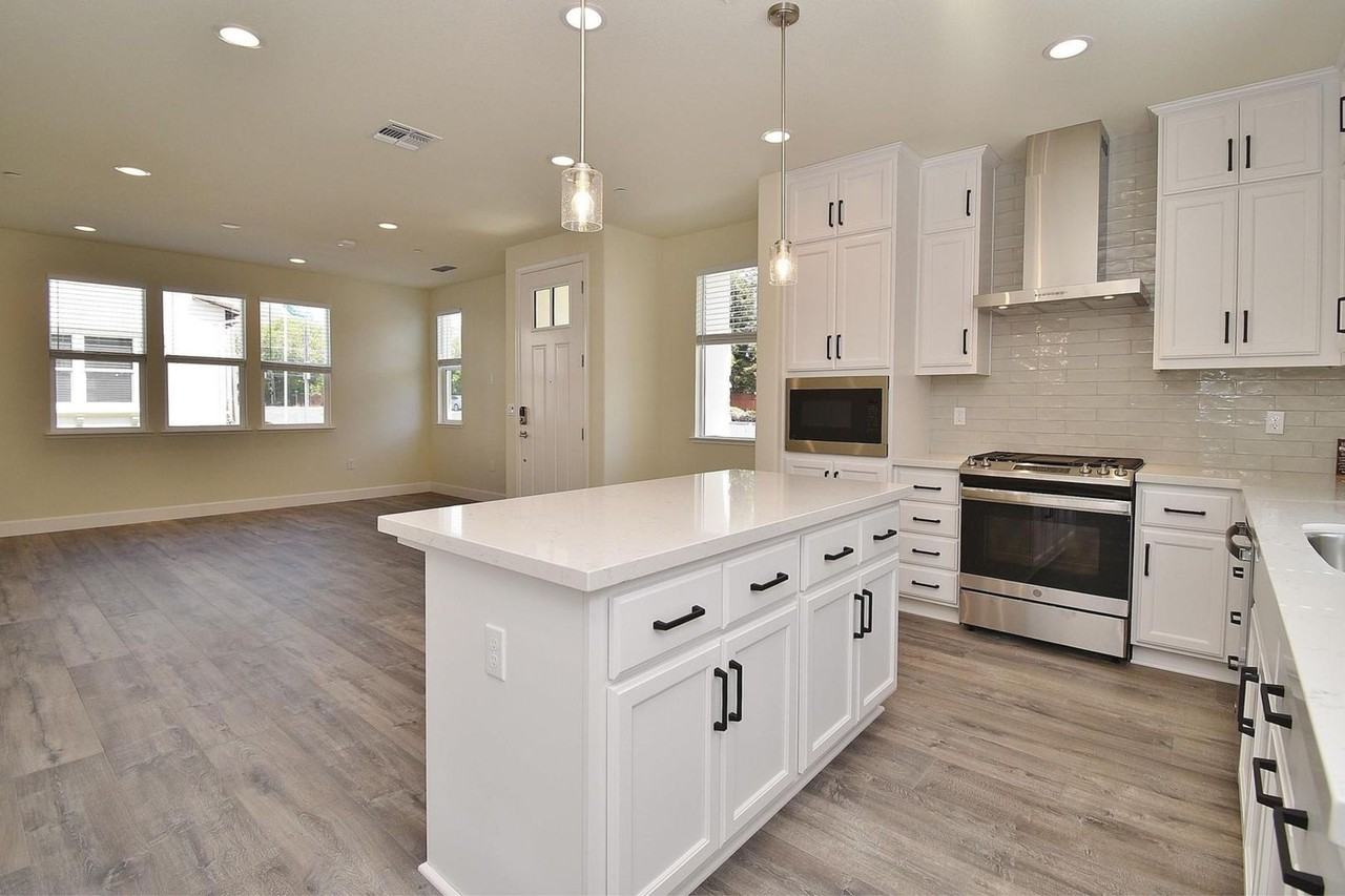 60 Aventura Cmn - Photo 7 of 27