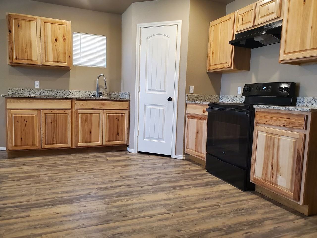 303 Guava Ave - Photo 4 of 11