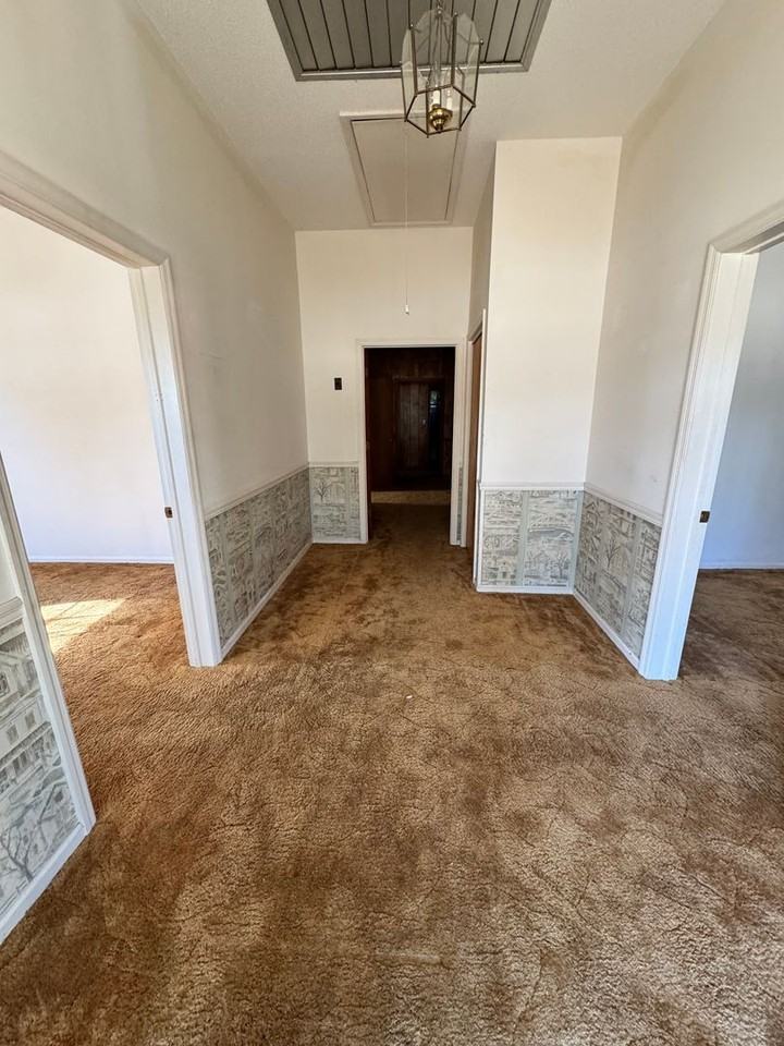 117 N Church St - Photo 2 of 16