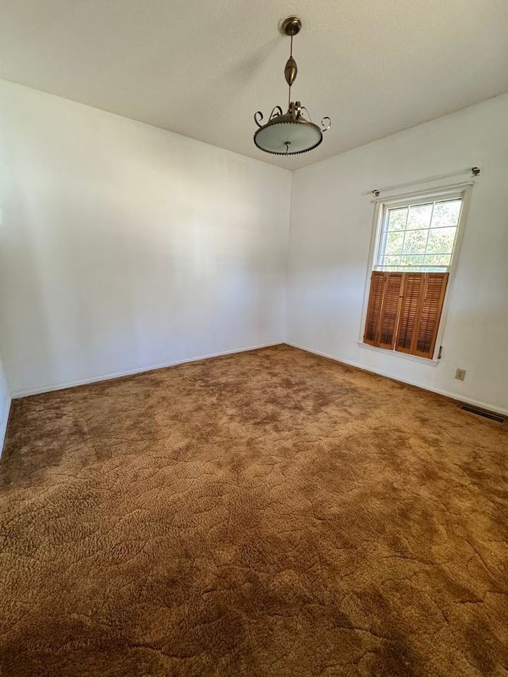 117 N Church St - Photo 4 of 16