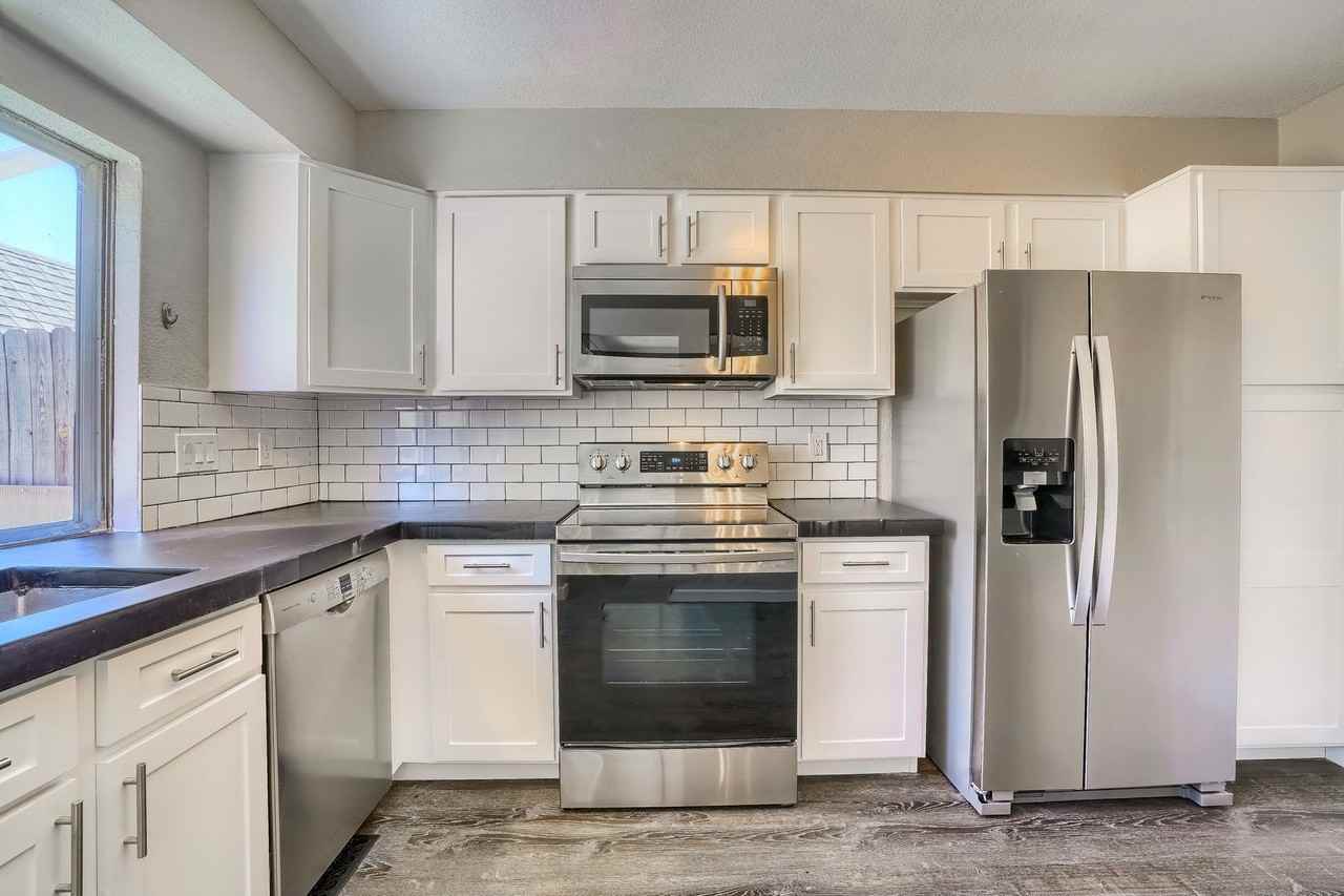 13204 E Linvale Pl - Photo 6 of 24