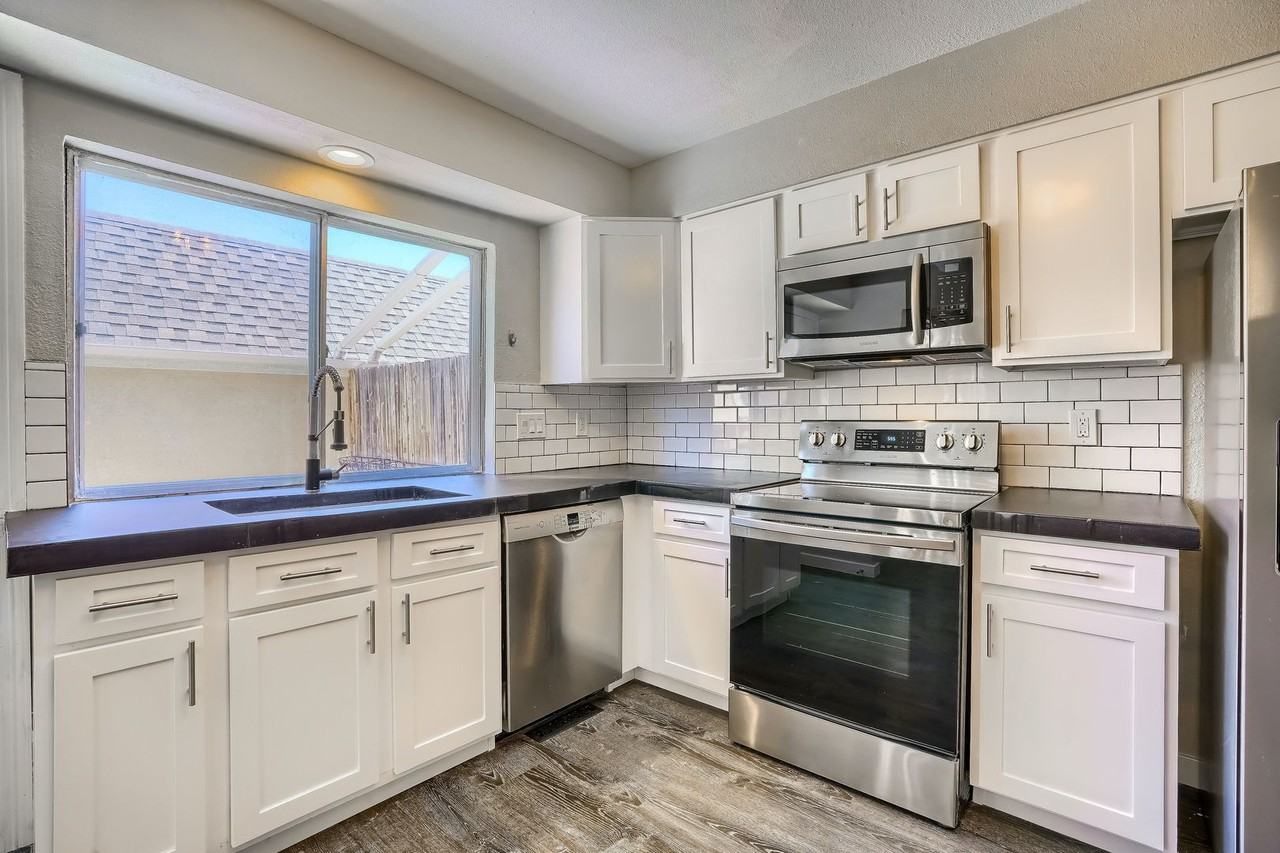 13204 E Linvale Pl - Photo 7 of 24