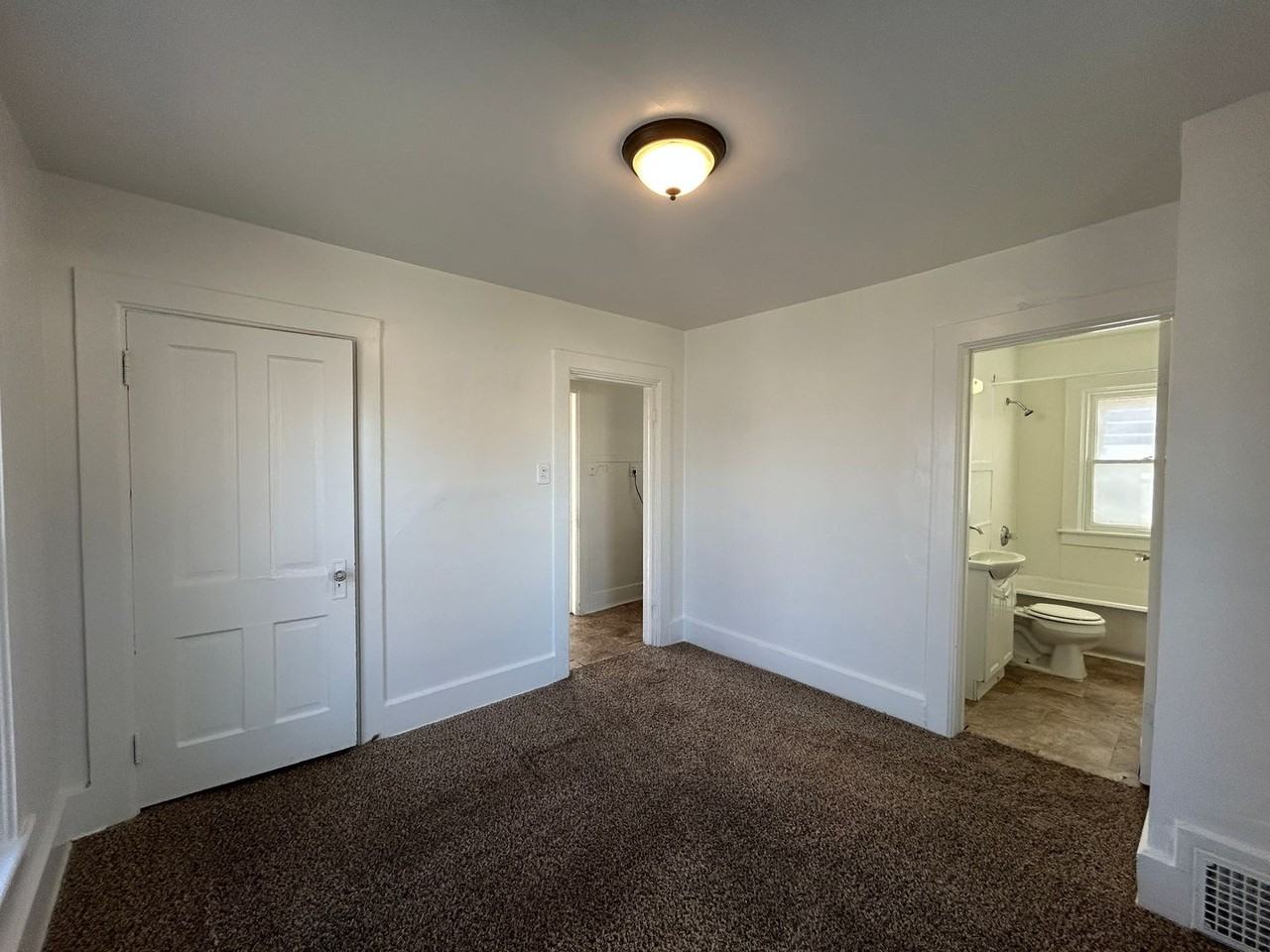 1608 E 12th St - Photo 3 of 12