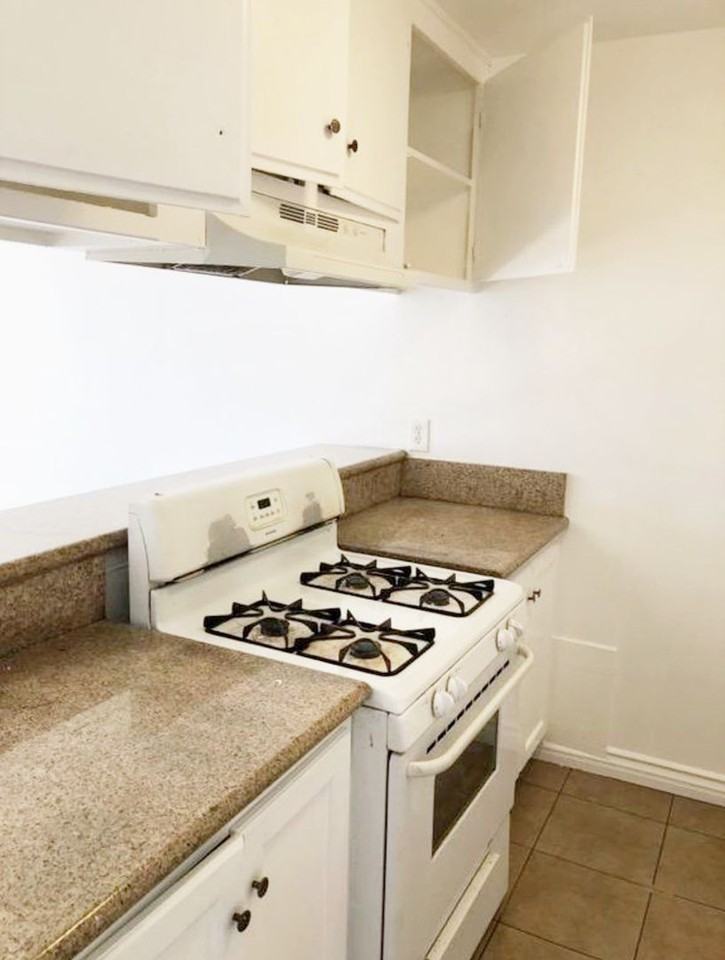 16615 S Denver Ave - Photo 3 of 6