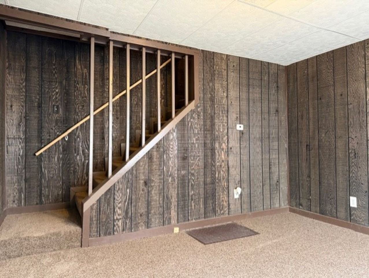 1961 Kenton St - Photo 2 of 13