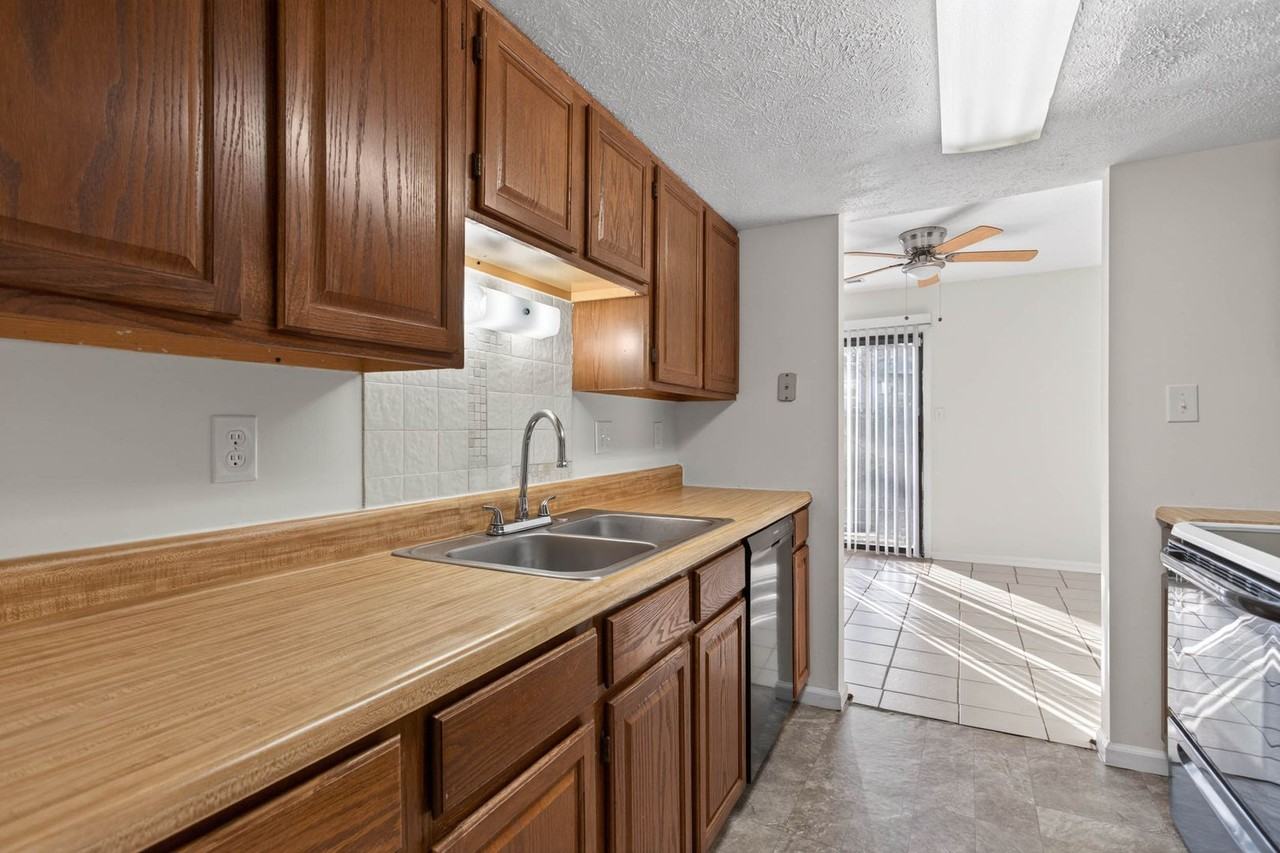 83 Lucinda Ct - Photo 4 of 16