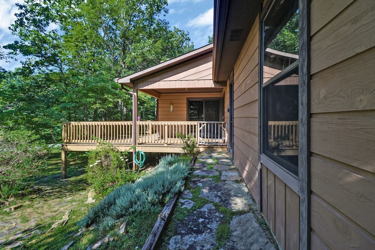 146 Fairhaven Dr - Photo 5 of 24