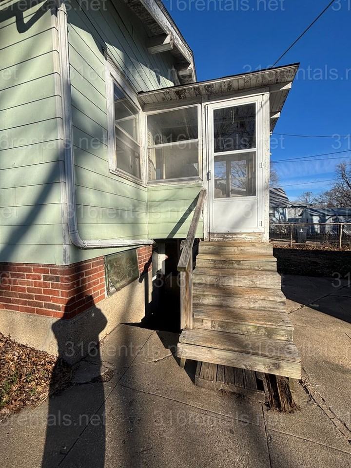 510 N Taylor St - Photo 3 of 19