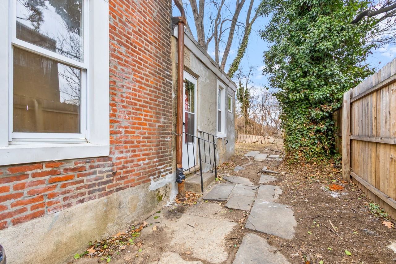 5843 Magnolia St - Photo 5 of 25