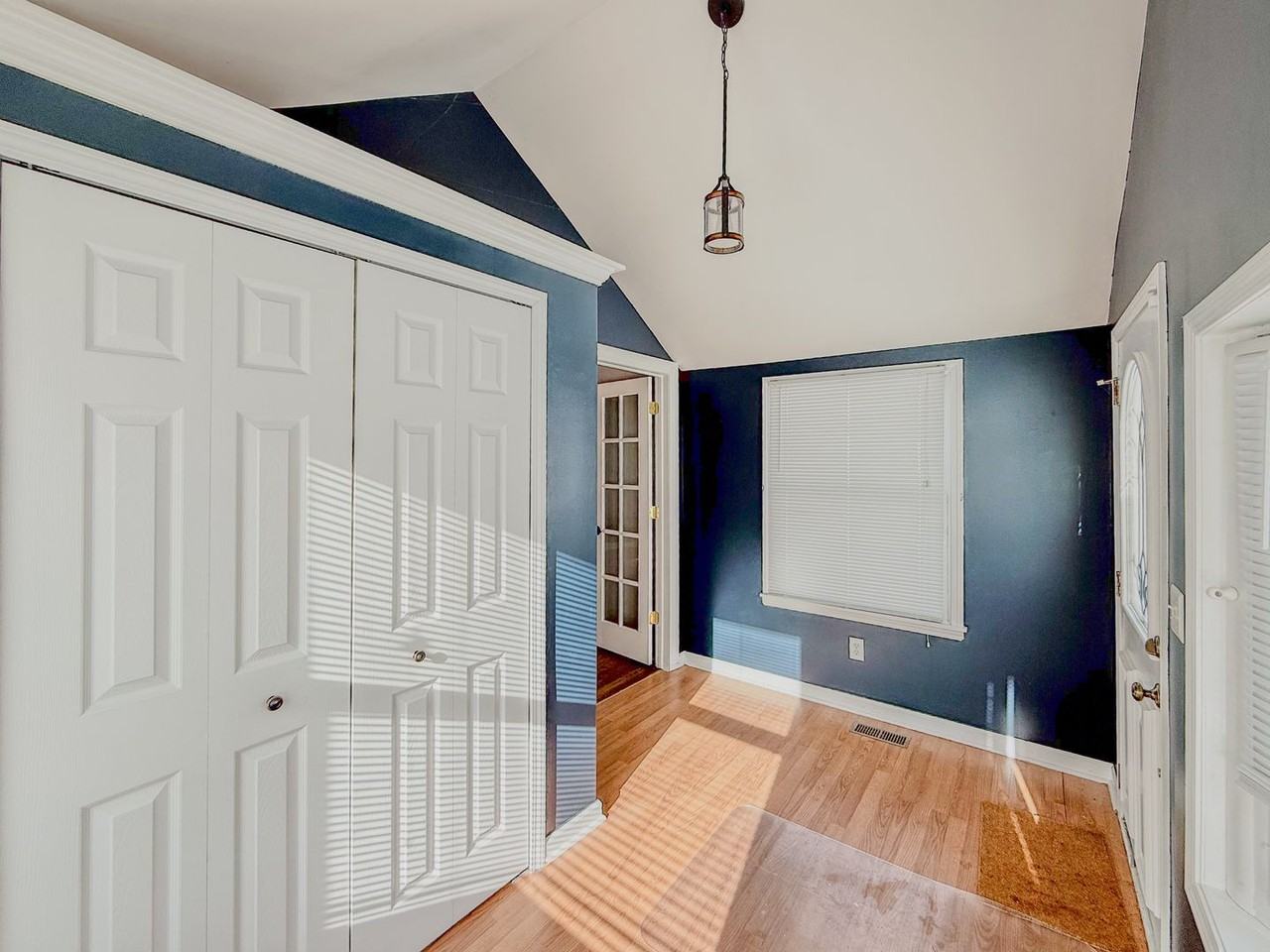 49 Hovey St - Photo 4 of 33