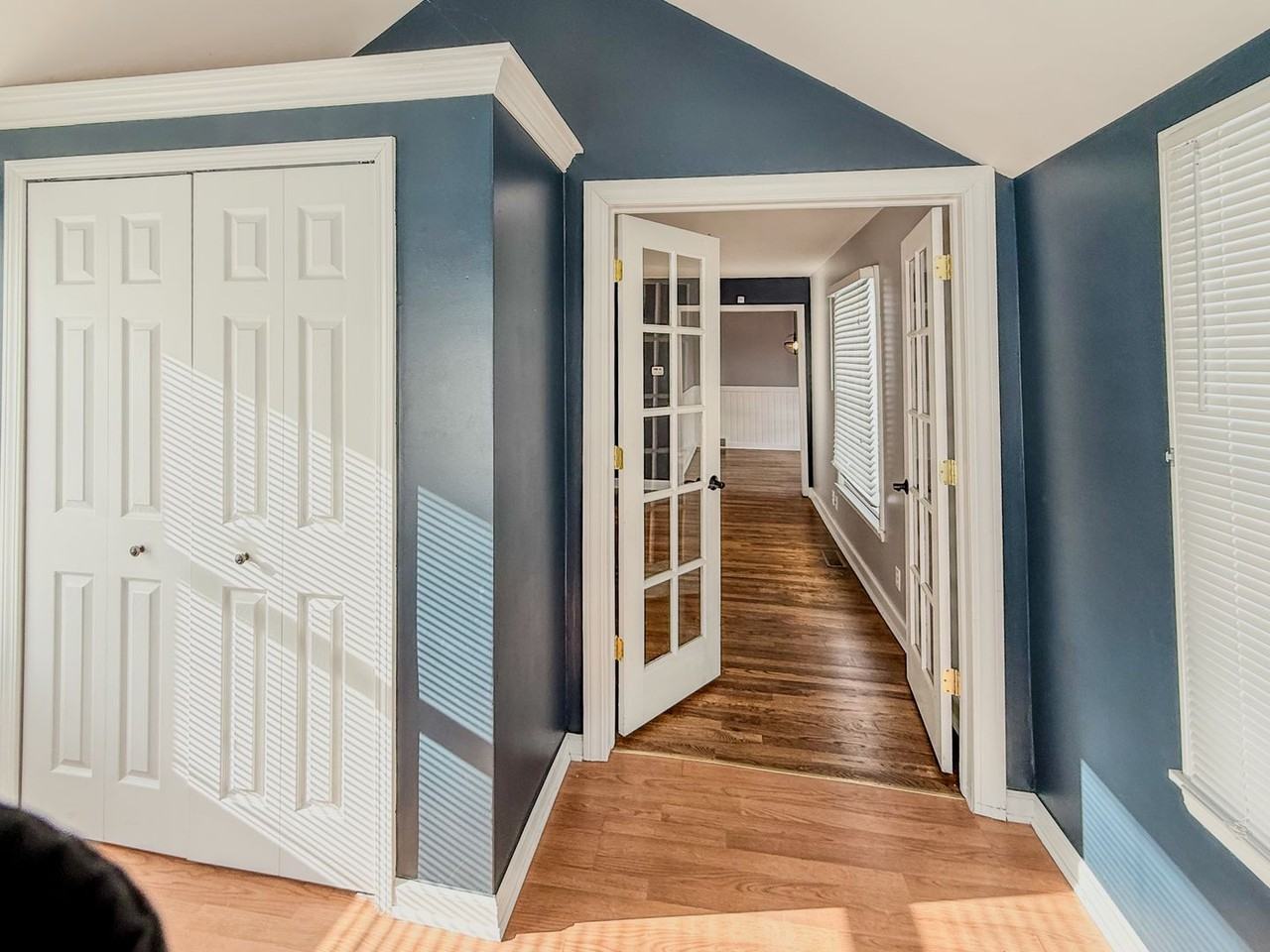 49 Hovey St - Photo 5 of 33