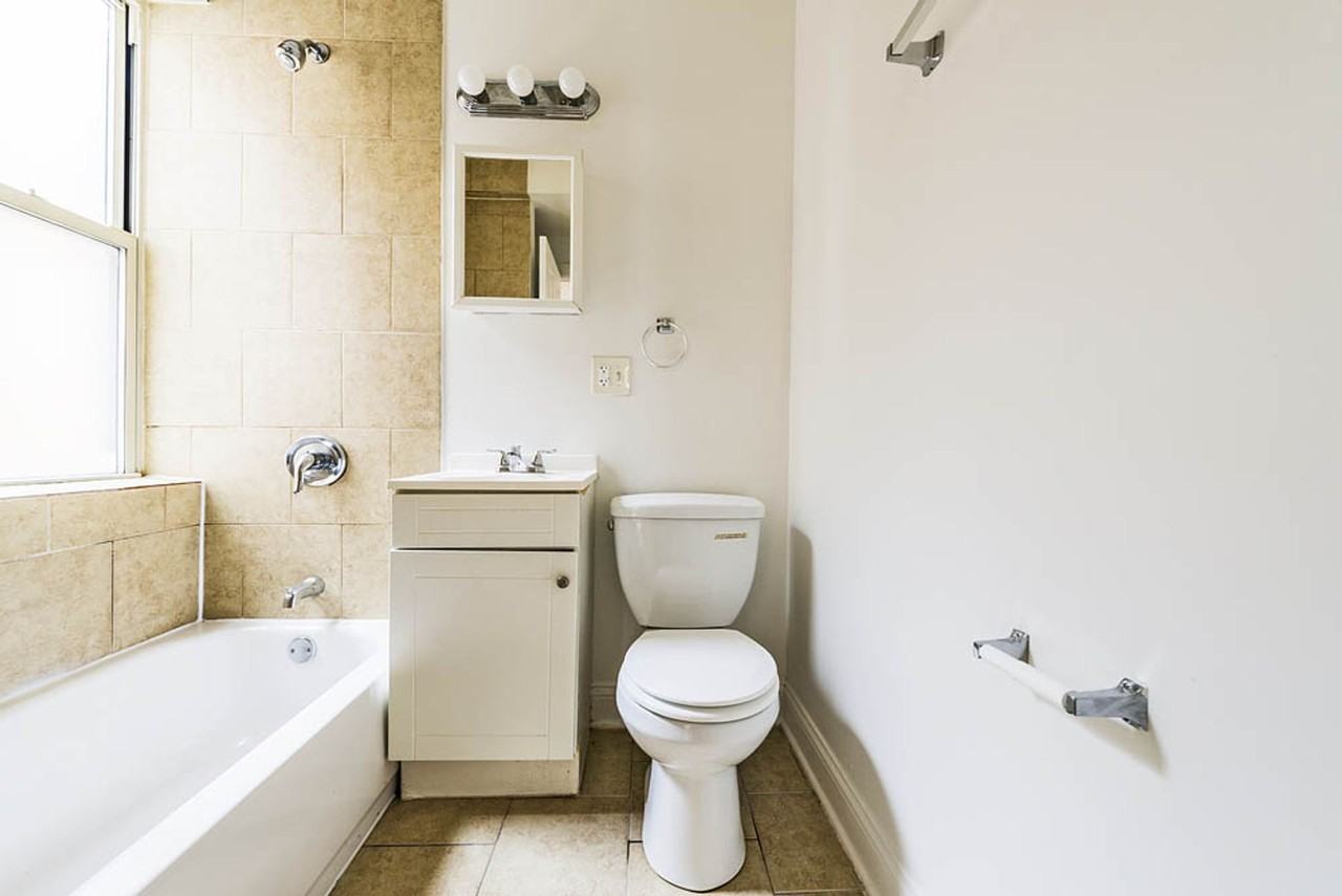 6954 S Calumet Ave 326 E 70th St Chicago, IL 60637 - Photo 2 of 19