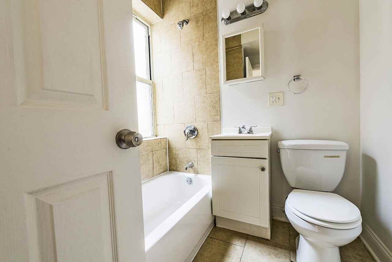 6954 S Calumet Ave 326 E 70th St Chicago, IL 60637 - Photo 3 of 19