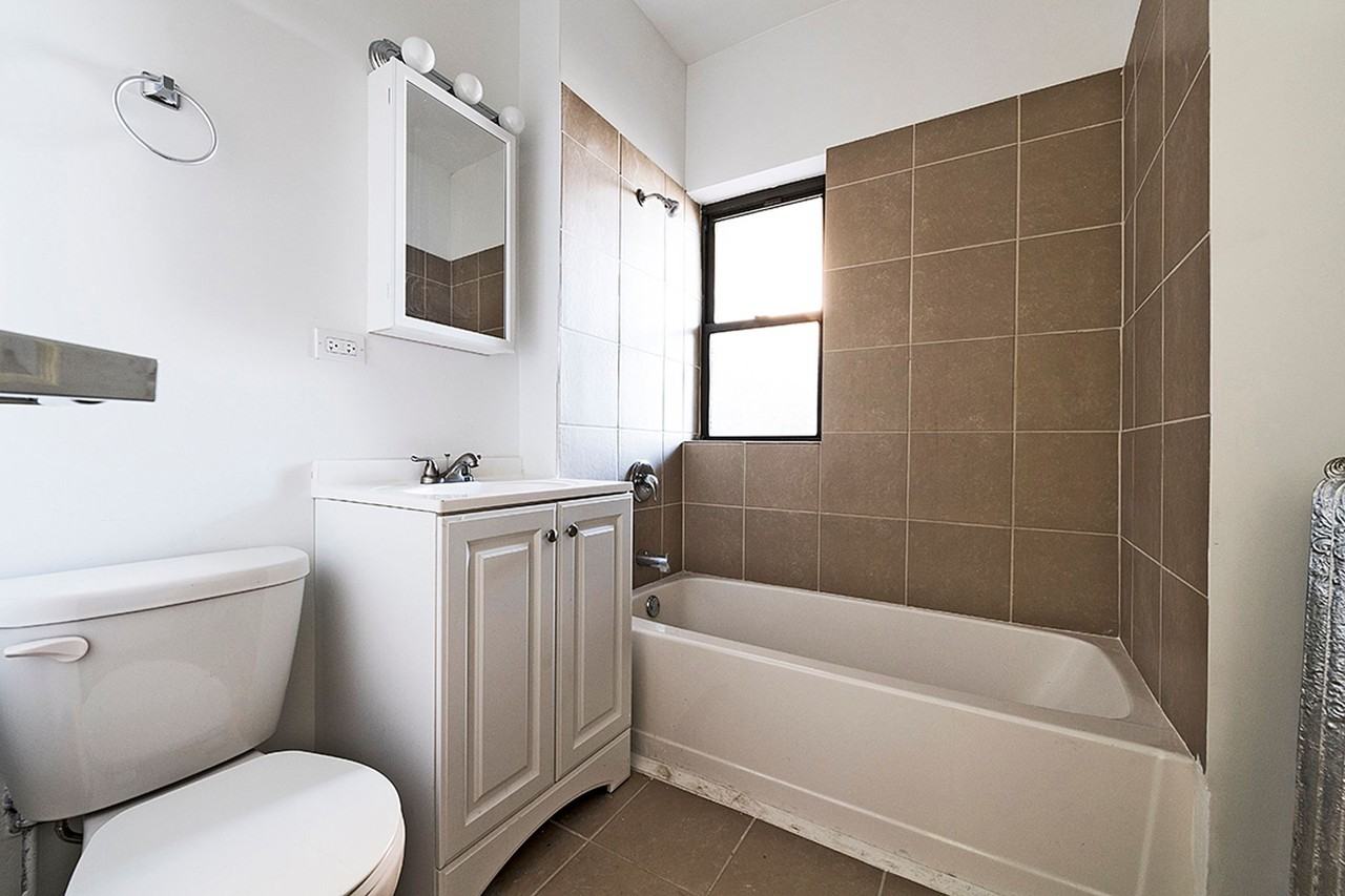 7754 S Loomis 1404 - Photo 2 of 27