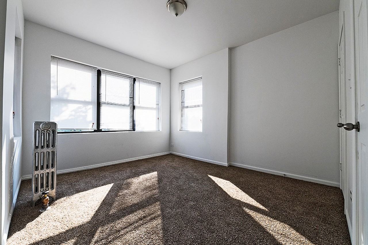 7754 S Loomis 1404 - Photo 4 of 27