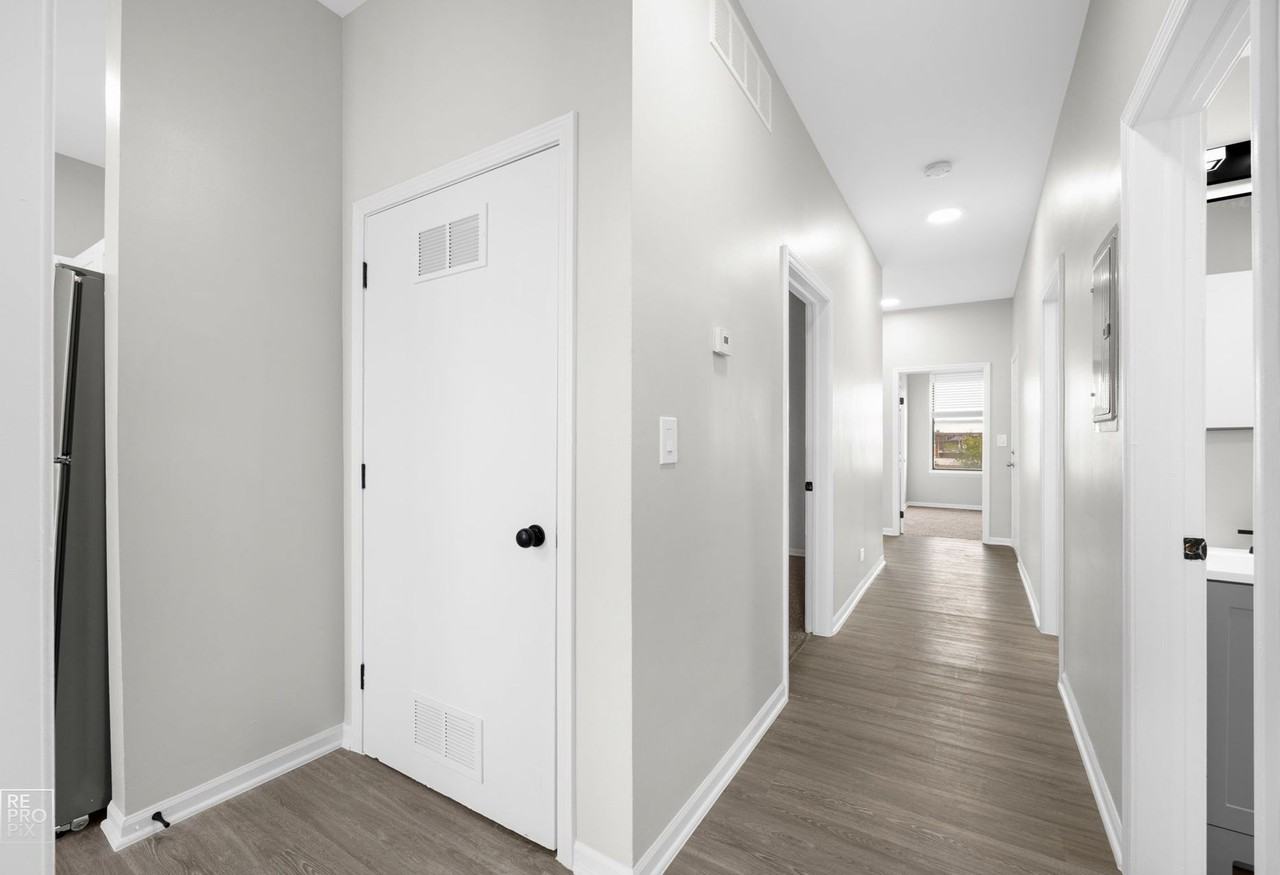 8954 S Commercial Ave Chicago, IL 60617 - Photo 3 of 11