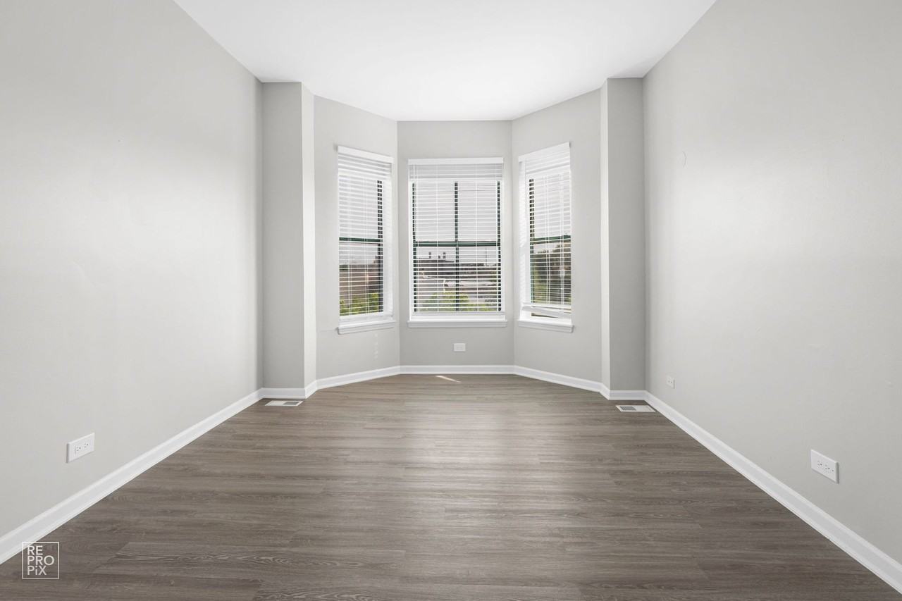 8954 S Commercial Ave Chicago, IL 60617 - Photo 4 of 11