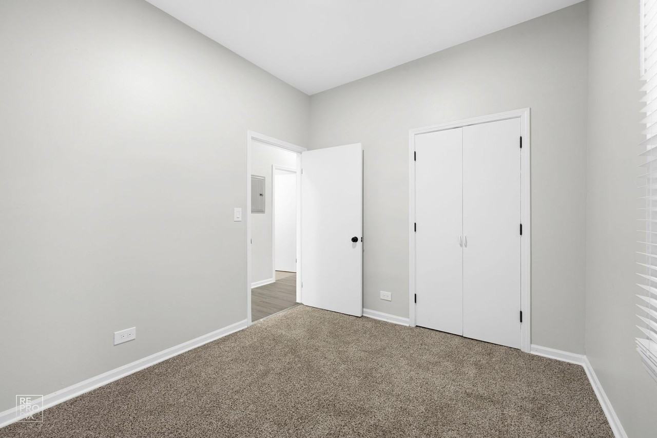 8954 S Commercial Ave Chicago, IL 60617 - Photo 5 of 11