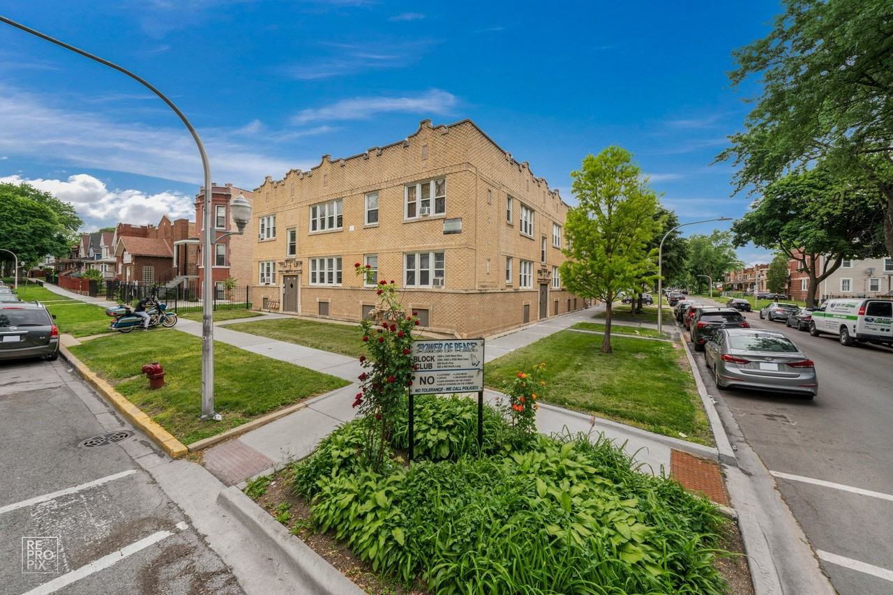 5402 W Rice St Chicago, IL 60651 - Photo 3 of 23