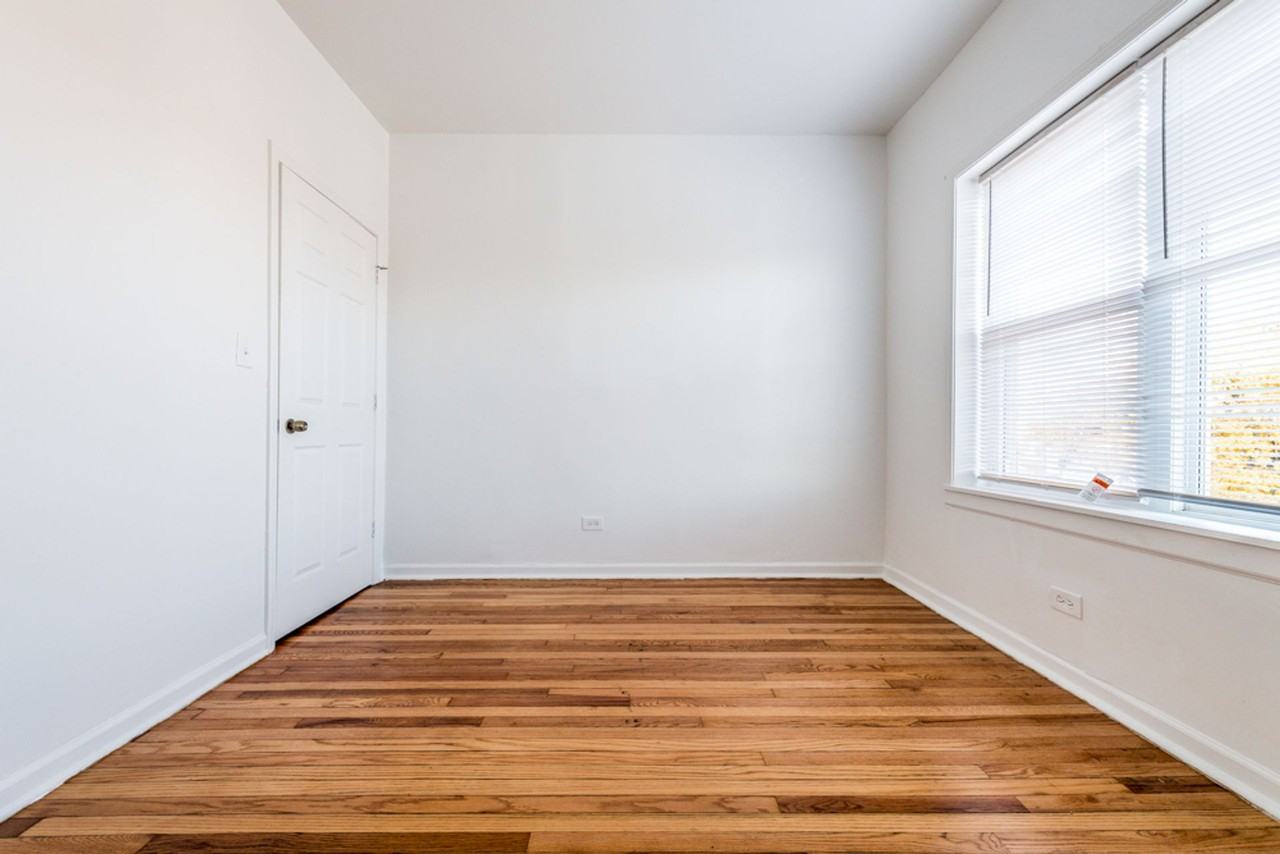 400-402 S Kilbourn Ave Chicago, IL 60624 - Photo 6 of 19