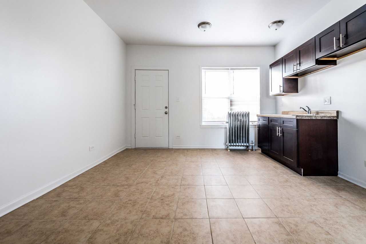 400 S Kilbourn Ave - Photo 4 of 20