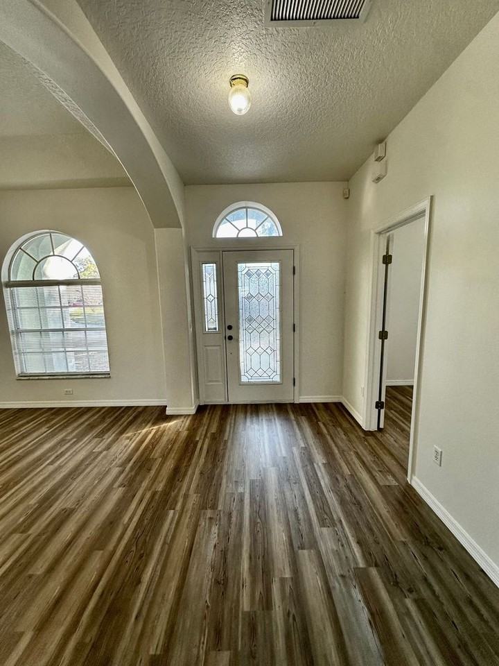 5129 Tallow Wood Ct - Photo 3 of 35