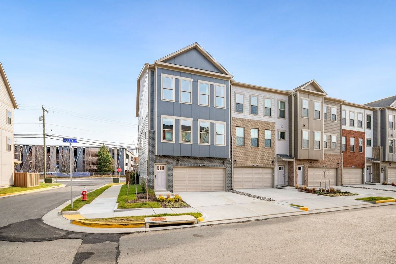 6247 Folly Ln - Photo 4 of 39