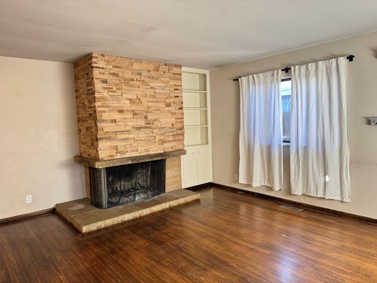 10527 Princess Jeanne Ave Ne - Photo 2 of 19