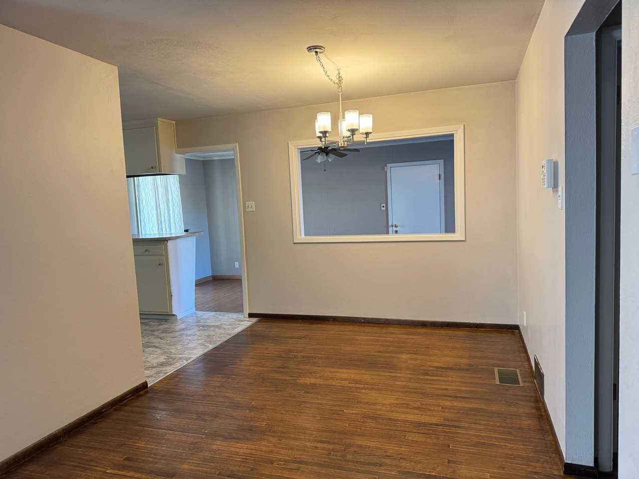 10527 Princess Jeanne Ave Ne - Photo 4 of 19