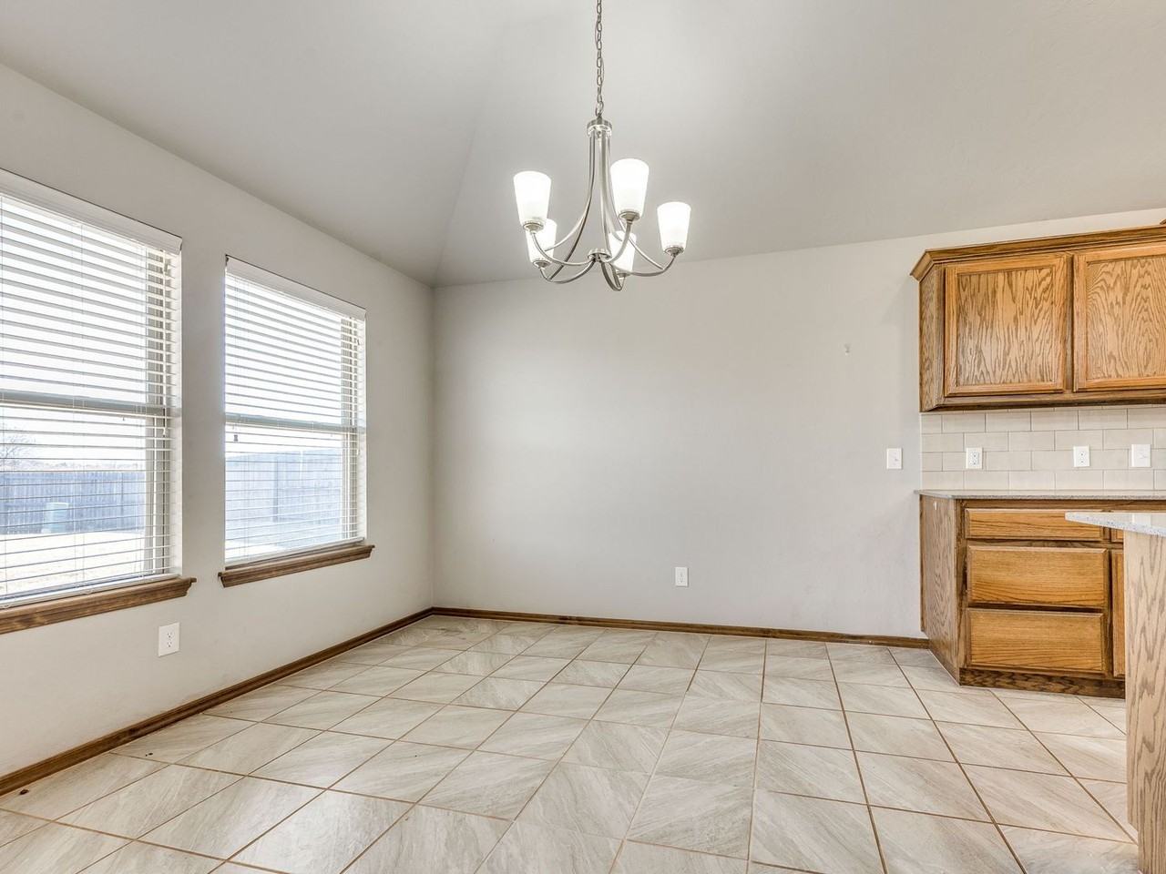 6912 Nw 155th Ter - Photo 5 of 24