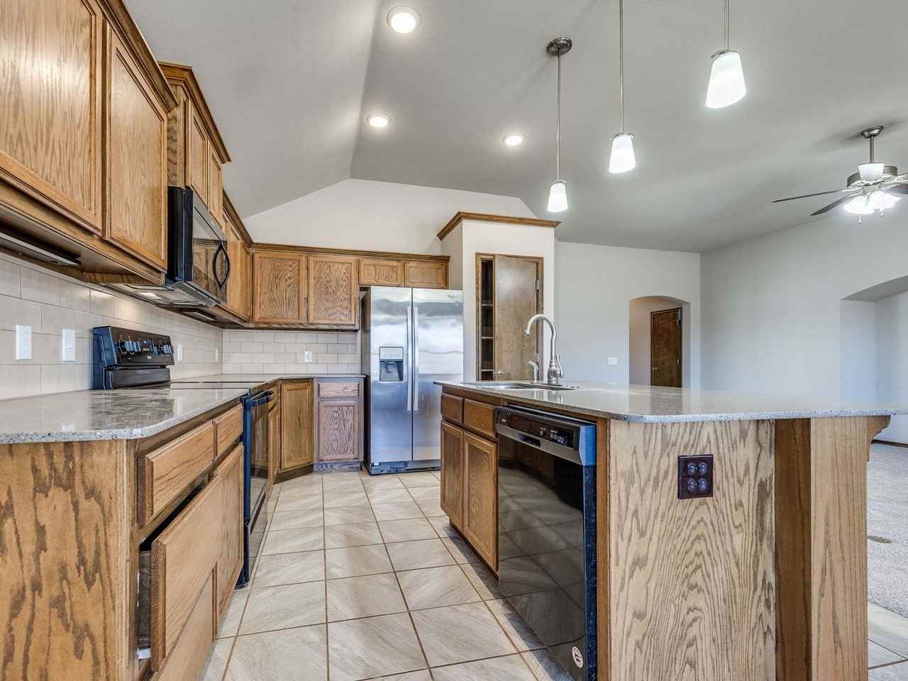 6912 Nw 155th Ter - Photo 6 of 24